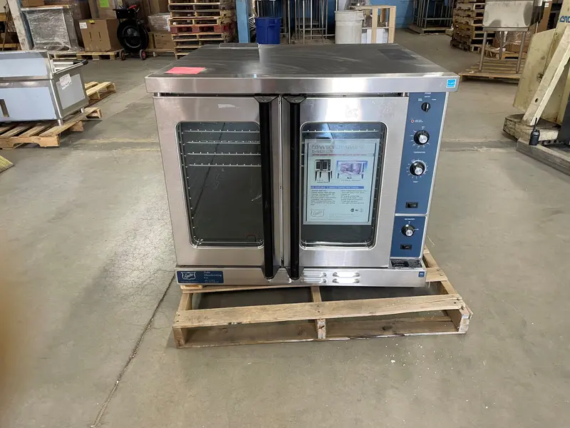 Duke Manufacturing E101-G Full-Size Gas Convection Oven – Natural Gas, Scratch & Dent 1