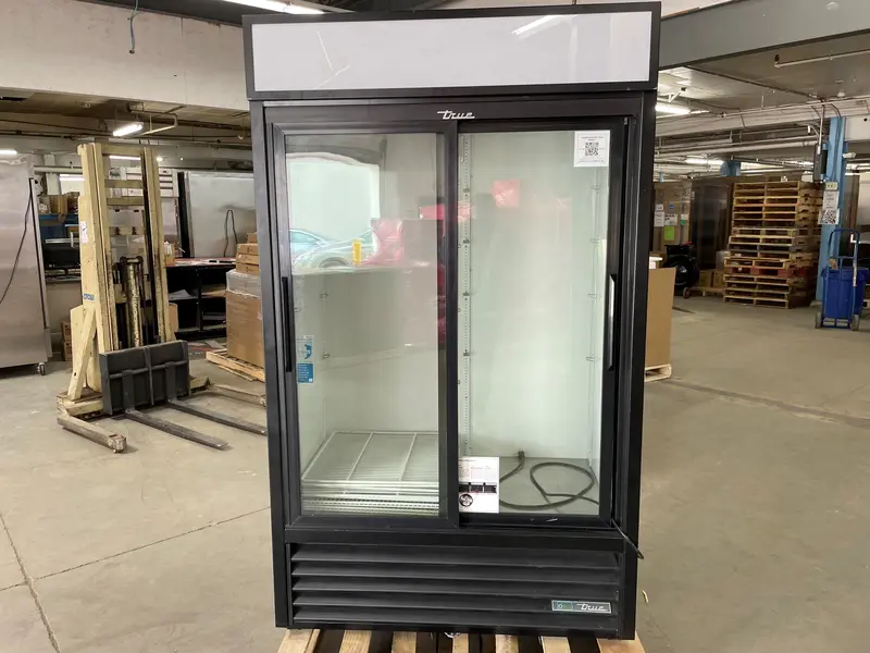 True Gdm-41-Hc-Ld Glass Merchandiser Refrigerator – Double Sliding Doors, Black, Scratch & Dent 1